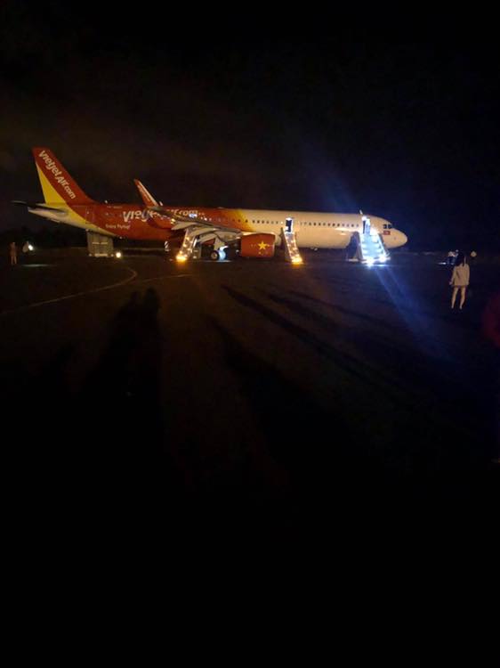 VietJet Air; Brand new Air Airbus A321neo loses both its nose gear tires upon landing at Buon Ma Thuot Airport in Vietnam