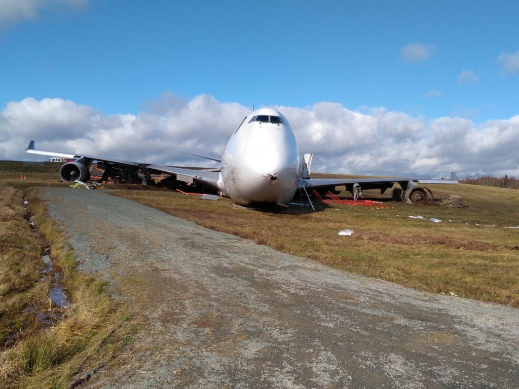 Halifax Stanfield Airport; Sky Lease Cargo Boeing 747 arriving from Chicago went off to the end of runway 32