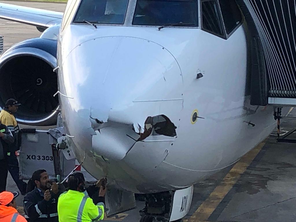Aeromexico; a Boeing 737-800 hits a drone during approach; damages nose cone and other random places