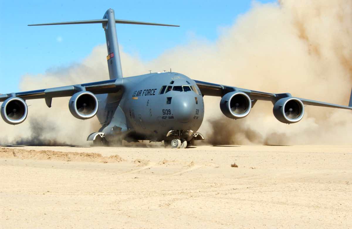 Comparison of C-17 VS C-130: The Two Large Cargo Aircraft