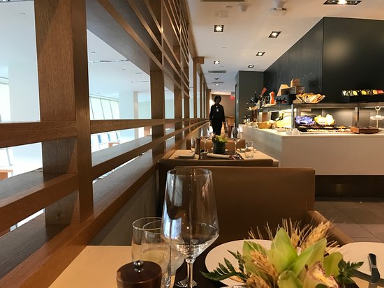  Lufthansa First Class Wining & Dining Lounge