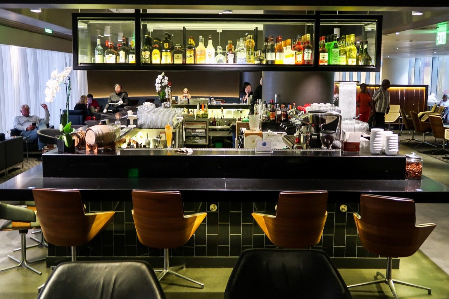 Best Airport Lounges In The U.S. Oneworld Business Lounge1 | Crewdaily