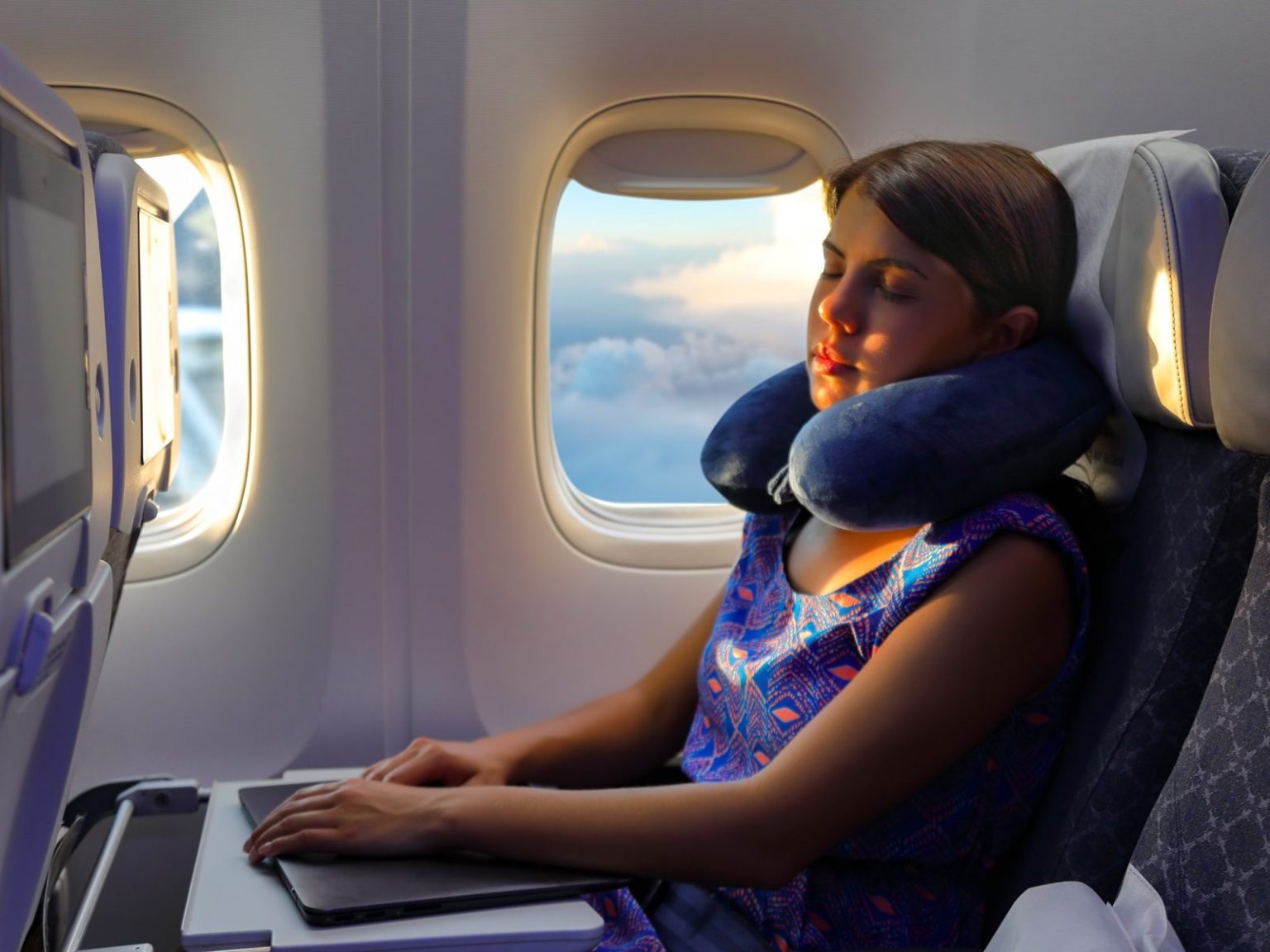 Neck Pillows on plane | Crewdaily