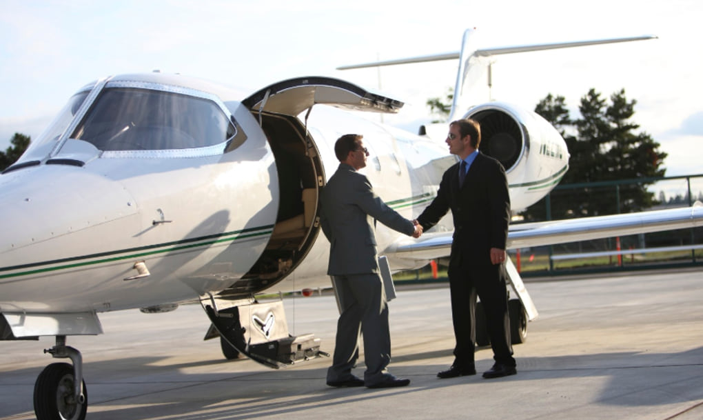 Private aircraft broker