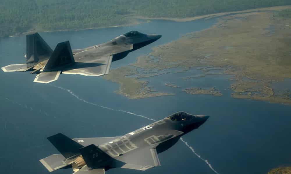 F-22 Raptor vs F-35 Lightning