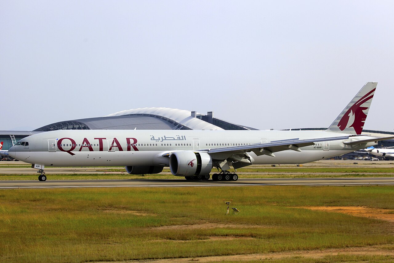 Qatar Airways Launches the Boeing 777-9 in 2026 4 Economy class cabin of the Qatar Airways Boeing 777-9 showing ambient LED mood lighting, personal entertainment screens, and modern seat design with charging ports