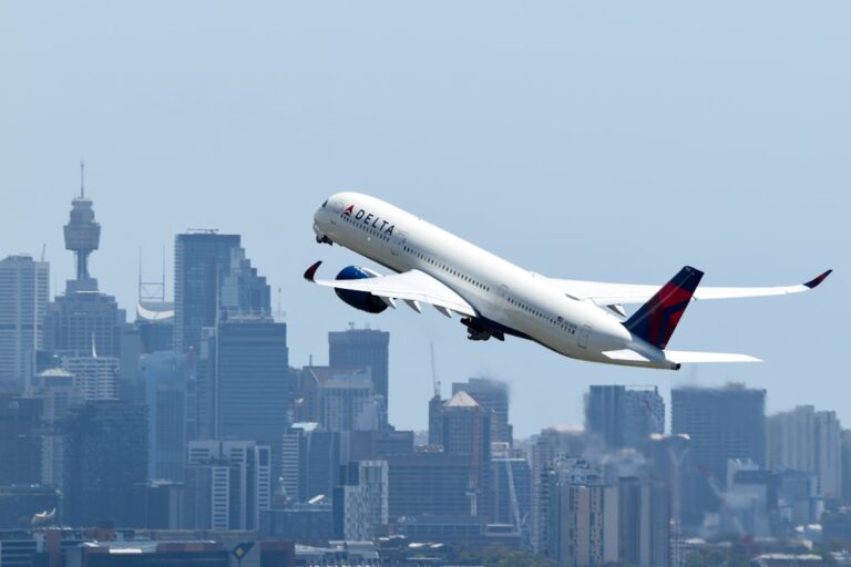 Delta Air Lines Airbus A350 aircraft in flight representing the A350-1000 order and fleet expansion