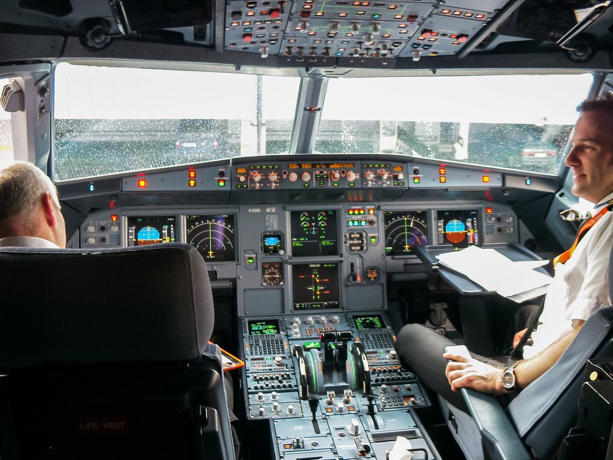 Why Plane Cabins Are Always Freezing (and Boiling at the Gate) 4 Airbus A319 flight deck where the crew set cabin temperature