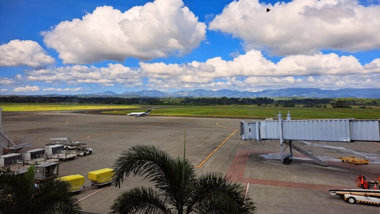 connecting flight checked luggage | Crewdaily