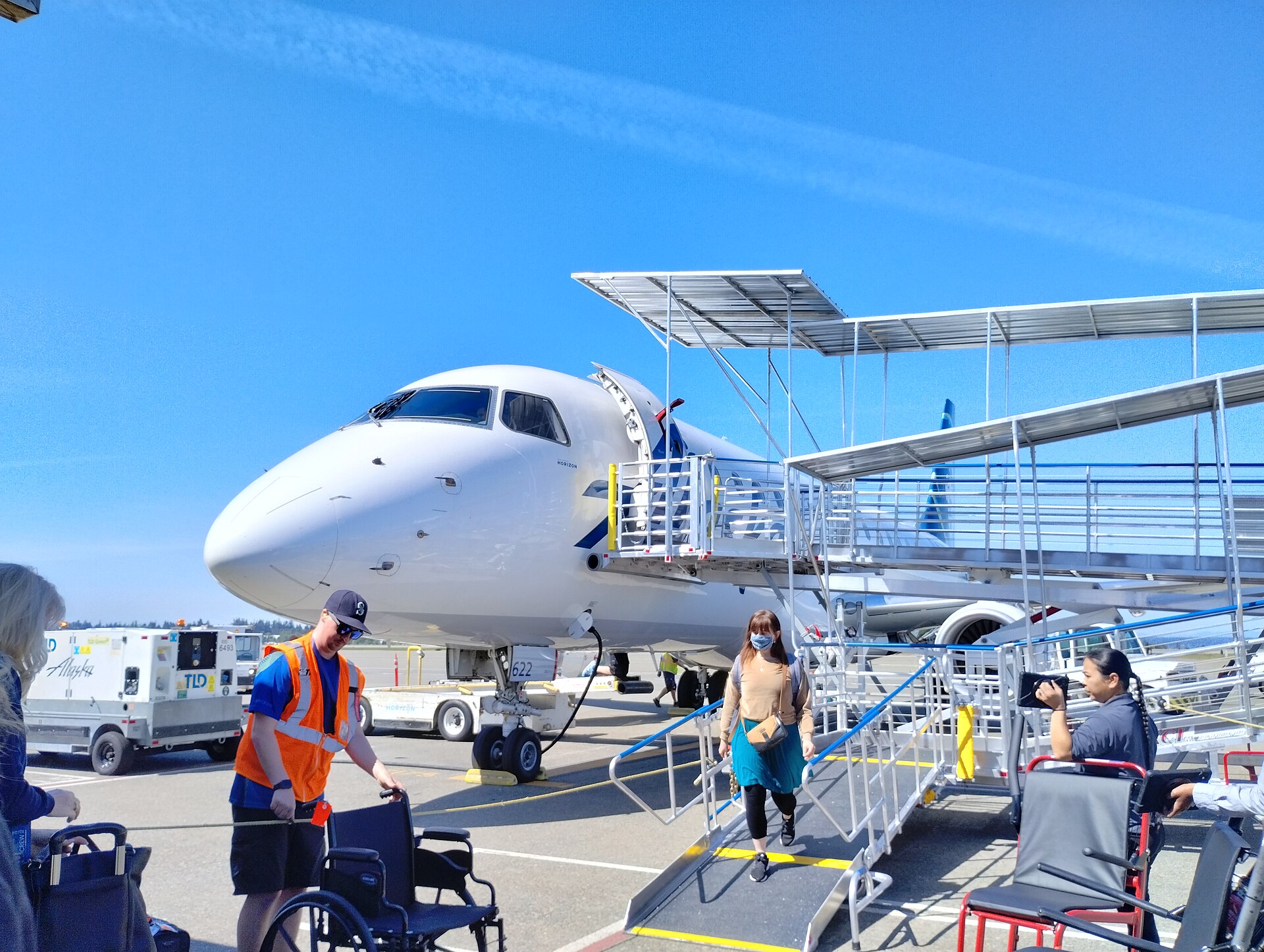 How to Pay for Flight School in 2026: Who Actually Pays 2 An Embraer E175 regional jet at a boarding gate