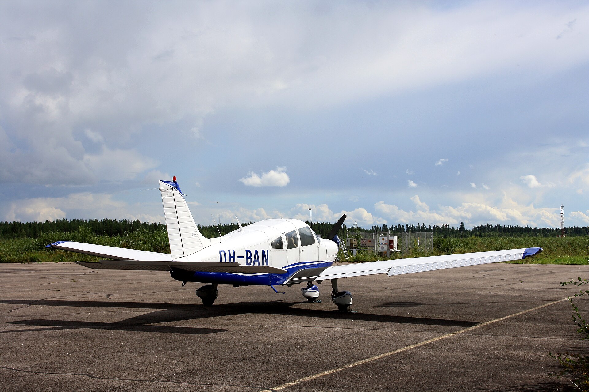 Does a Student Pilot Certificate Expire? What It Lets You Do 3 A Piper PA-28 Cherokee light aircraft on an airfield