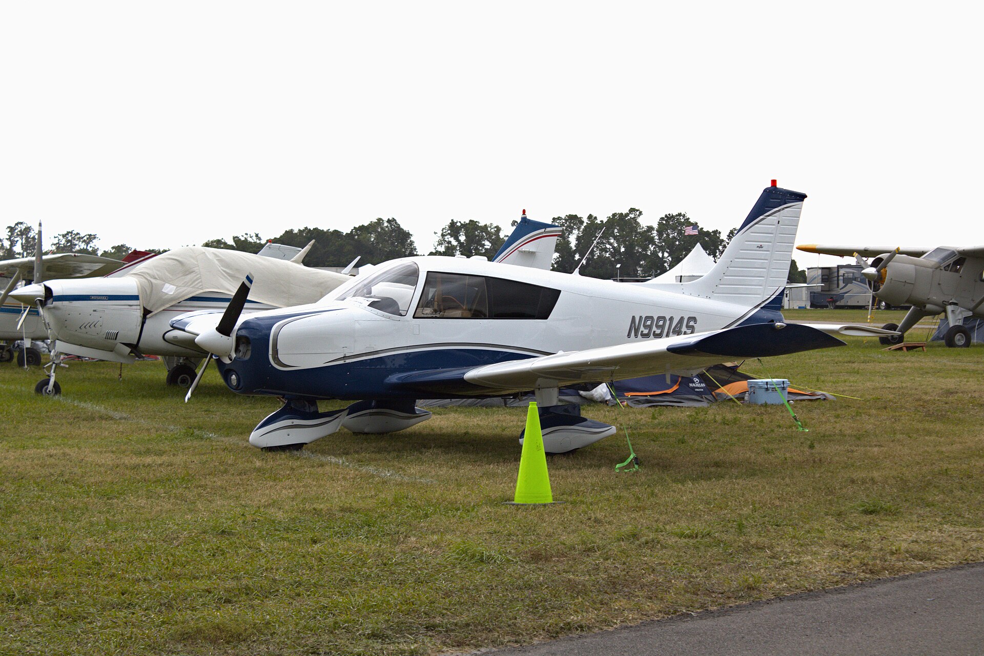 Does a Student Pilot Certificate Expire? What It Lets You Do 5 A Piper PA-28 Cherokee parked on an apron