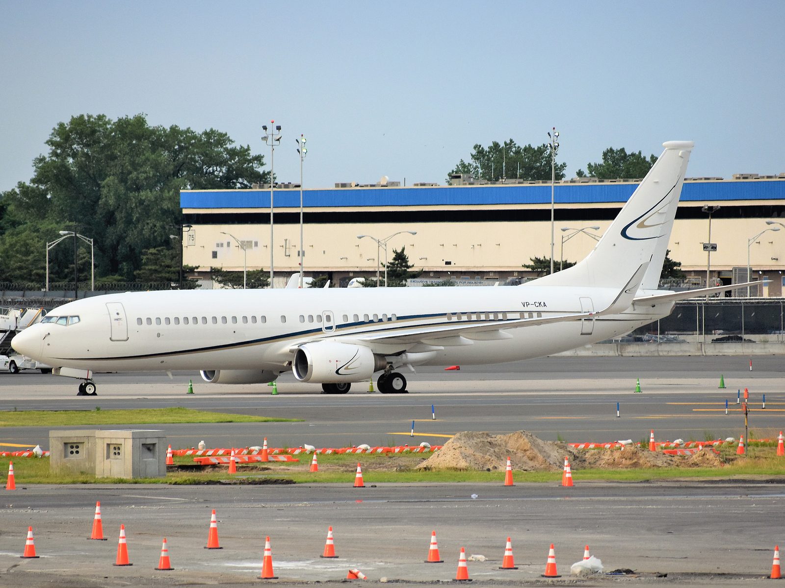 How Does Private Jet Charter Work? The Process Explained 1 A Boeing Business Jet parked on the ramp at an airport