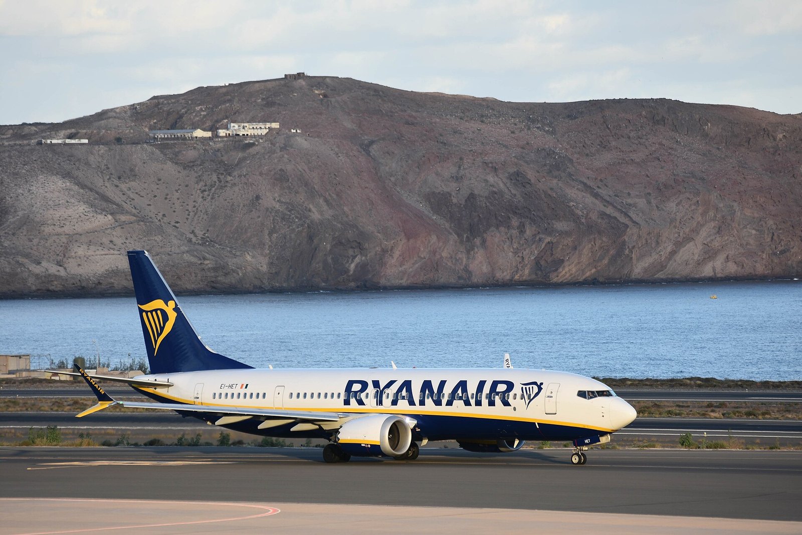 The 737 MAX 10 Is Certified: What the FAA Approved and Who Gets It First 2 A Ryanair Boeing 737 MAX 8-200 registered EI-HET taxiing at Gran Canaria with cliffs and sea behind it