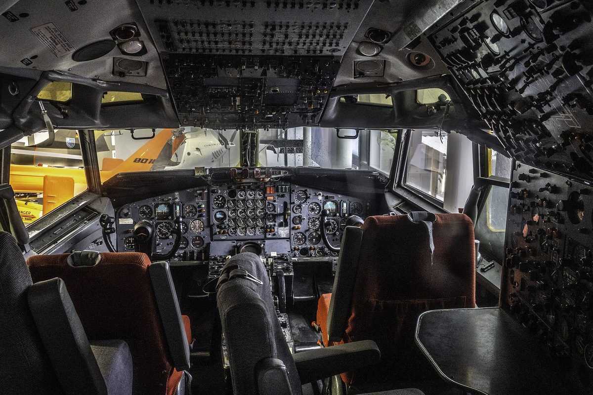 When Do Pilots Have to Retire? The Age 65 Rule, Exactly 4 The flight deck of a Boeing 707, from the era when airline pilots retired at 60